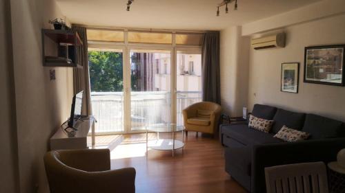 Mestalla Apartment | Spacious apartment in Valencia 90 m² with shared garden