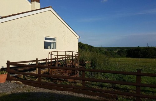 Bridgend Apartment | Spacious Apartment On The Hillside
