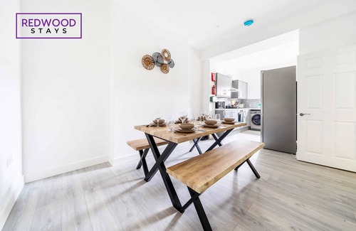 Rushmoor District Apartment | Spacious Apartment | Pet-Friendly, FREE WiFi