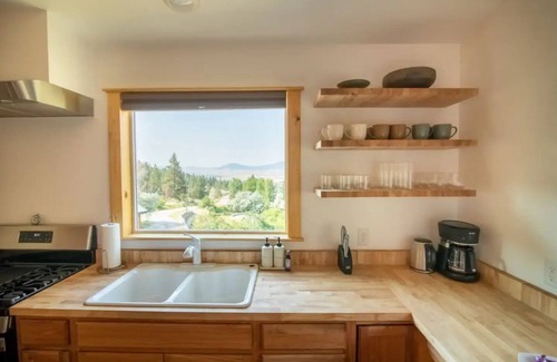 Helena West Side Apartment | Spacious artist's studio loft apartment with viewnn