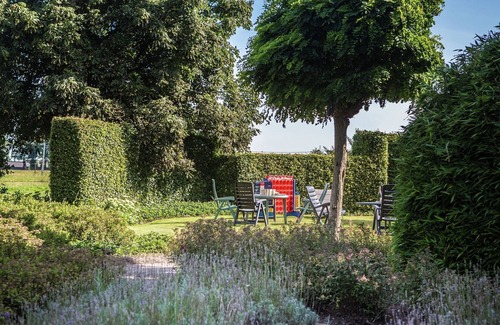 Loenhout Apartment | Spacious, atmospheric upper floor of a farmhouse with garden