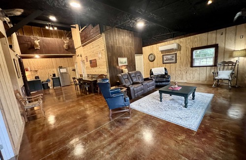 Joppa House | Spacious barndominium on scenic farmland. 5 miles from Guntersville boat ramp!