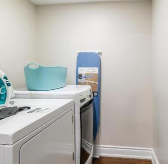 Central Erin Mills Apartment | Spacious basement