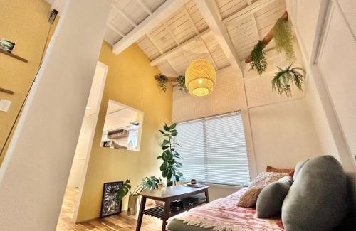 Kakisaki House | Spacious Beach Home 350m to Sotoura Beach