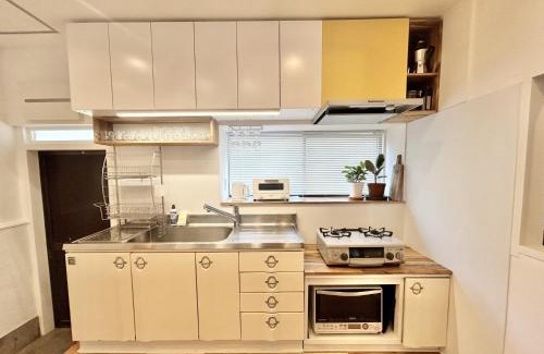 Kakisaki House | Spacious Beach Home 350m to Sotoura Beach