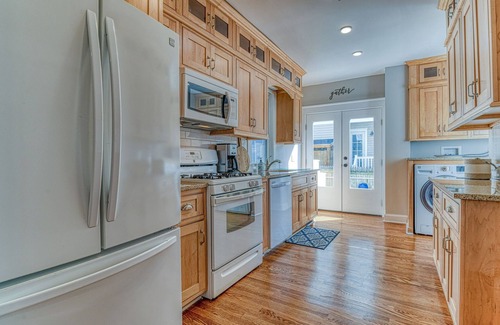 Ocean Grove House | SPACIOUS BEACH HOUSE. 7 Bedrooms/6 baths with 2 porches and backyard space.