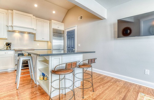 Ocean Grove House | SPACIOUS BEACH HOUSE. 7 Bedrooms/6 baths with 2 porches and backyard space.
