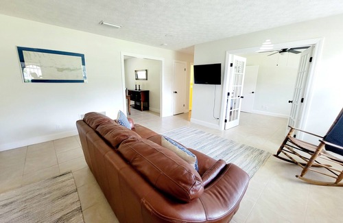 St. Augustine South House | Spacious brick home in St. Augustine South. Pet friendly! 20 min from the beach!