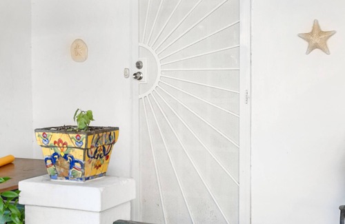 Parque Apartment | Spacious & Bright 2bd Apt, Steps to Sand w/Generator!