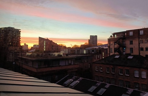 Haggerston Apartment | Spacious bright top floor apt w/view, gym, courtyard in the heart of Shoreditch