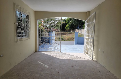 Albion House | Spacious building in delightful Montego Bay with AC, WiFi