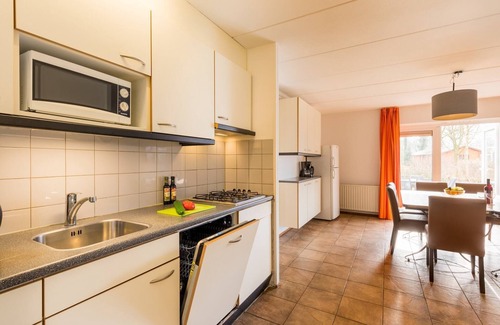 Borger House | Spacious bungalow near the Hunebedcentrum