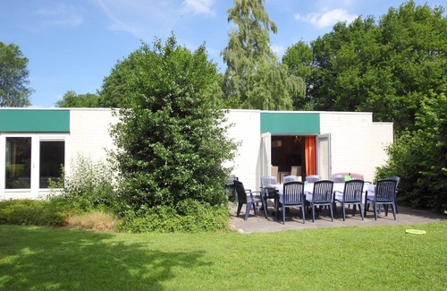 Borger House | Spacious bungalow near the Hunebedcentrum