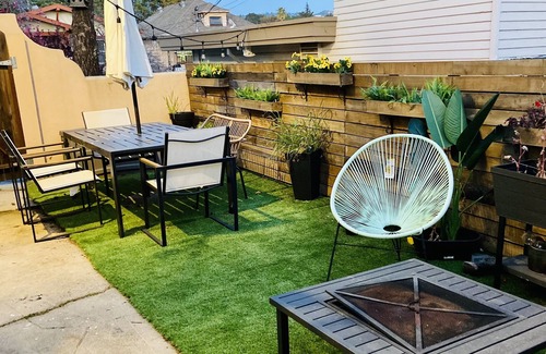 Oakland House | Spacious bungalow w/garden, office and fitness room