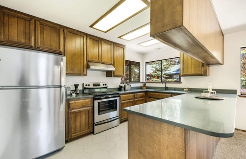 Kingswood Estates Cabin | Spacious Cabin: 10 minutes to Northstar & the Lake