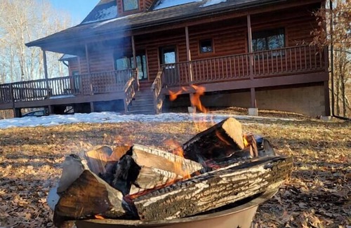 Spooner Cabin | Spacious Cabin in the woods on Island Lake