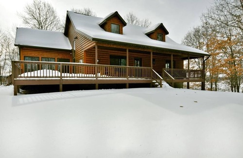 Spooner Cabin | Spacious Cabin in the woods on Island Lake