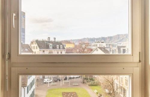 Langstrasse Apartment | Spacious & Central 3-BR Apt - A RARE GEM! Turquoise
