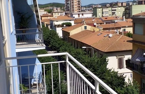 Follonica House | Spacious Central apartment 100 m from the sea.
