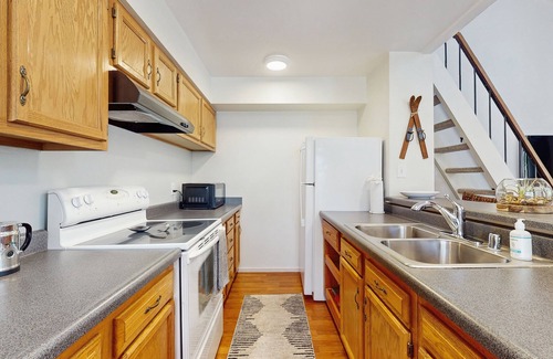 Kings Beach House | Spacious Chic Townhome with 3 Beds, Pool and Spa Access