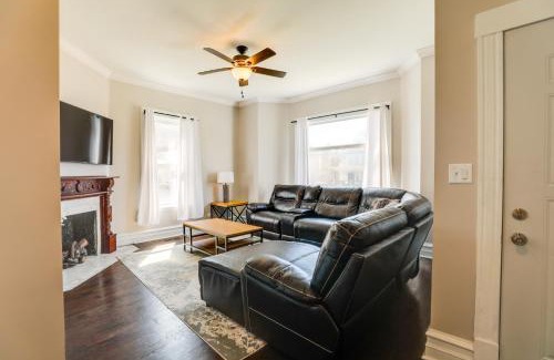 South Austin Apartment | Spacious Chicago Condo with Deck Less Than 9 Mi to Downtown!