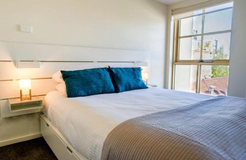 Carlton South Apartment | Spacious City Stay Near Lygon Street Dining