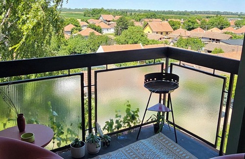 Odzaci Apartment | "Spacious City-View Apartment with Free Parking & Coffee