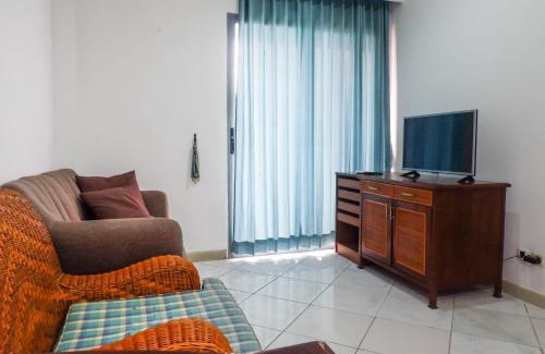 Suko Manunggal Apartment | Spacious Classic 1BR Apartment at Taman Beverly By Travelio