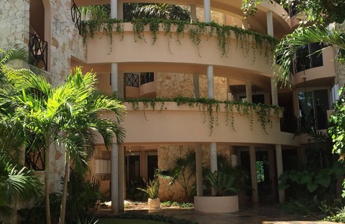 Puerto Aventuras Condo | Spacious condominium with stunning water views