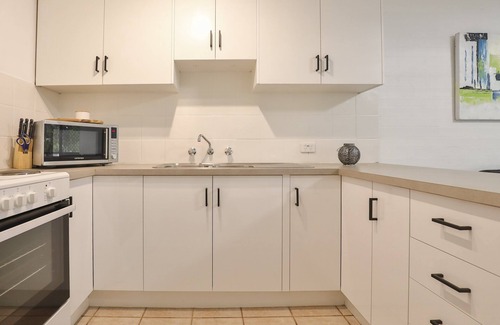 Mildura Apartment | Spacious corp & family friendly, new reno, close to shops/eateries, free wifi