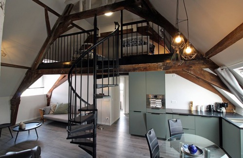 Vianen Apartment | Spacious cosy apartment in historic building in the centre of charming Vianen