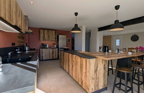 Tence Cottage | Spacious cottage for 10 pers. with large garden in Tence