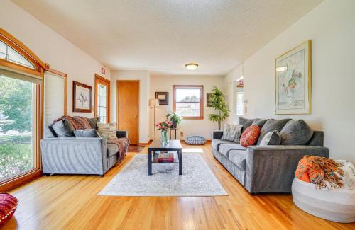 Cottage Grove House | Spacious Cottage Grove Haven Near Downtown St Paul