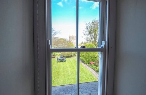 St Davids Cottage | Spacious cottage in the heart of St Davids overlooking cathedral with parking .