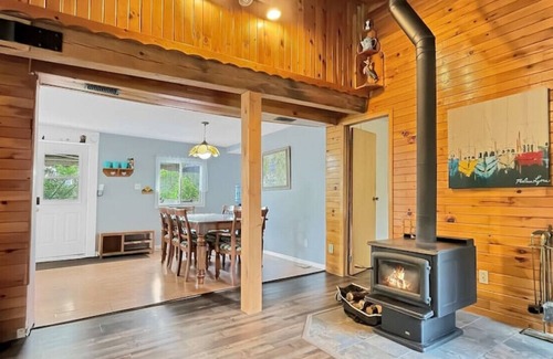 Bancroft Cottage | Spacious Cottage In Town-Sauna/Waterfront