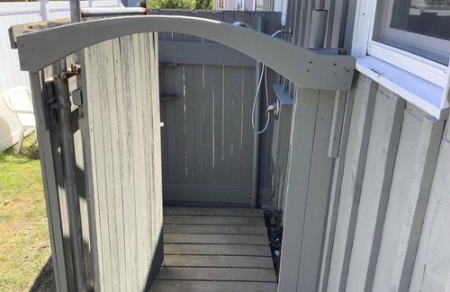 Mattapoisett Cottage | Spacious Cottage