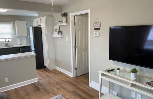 St. Charles House | Spacious Cottage on Main st- Near Downtown