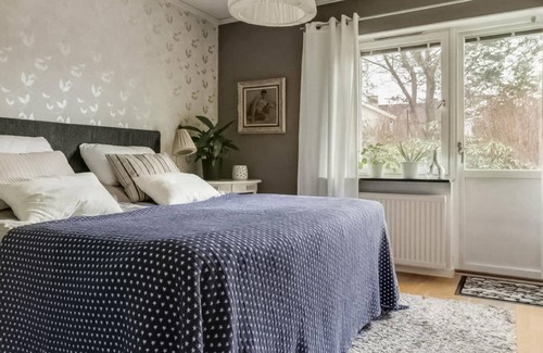 Tyreso House | Spacious cottage with sauna by the lake Drevviken on the peninsula, Södertörn