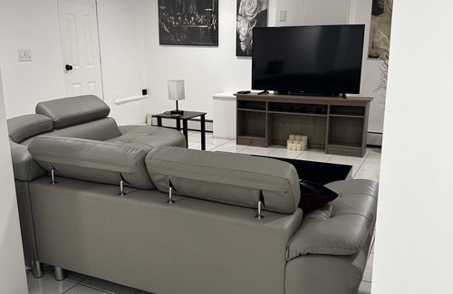 Englewood Apartment | Spacious & Cozy 1st Floor & Basement Apartment 15 min from NYC!