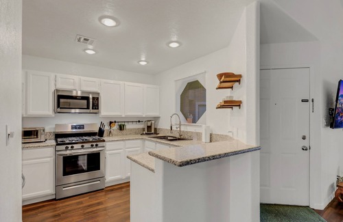Spring Valley Condo | Spacious Cozy 2BD Private Condo 4mil. to Allegiant Stadium,10 mins to Strip!