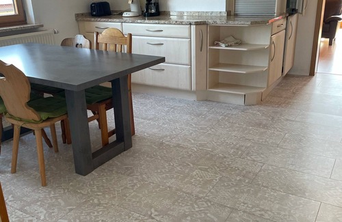 Peissenberg Apartment | Spacious cozy apartment near the Ammernähe with balcony