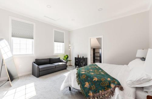 Mount Auburn House | Spacious & Cozy Central Cincinnati Home