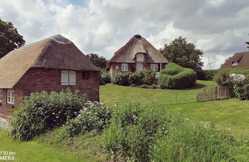 Broderswarft Apartment | Spacious, cozy vacation home with a large garden for family and dog