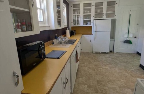 Shelburne Falls Apartment | Spacious & Cozy Ground Floor 2/3 Bed private suite