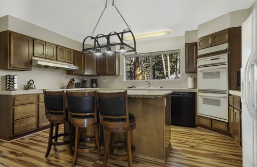 Round Hill Village House | Spacious Cozy Home with private "HOT TUB"