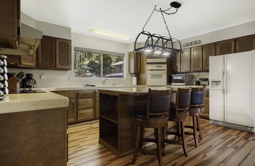 Round Hill Village House | Spacious Cozy Home with private "HOT TUB"