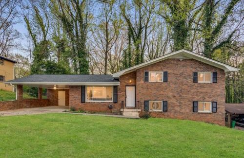 Belvedere Park House | Spacious Decatur Home Sleeps 12 Work-Ready