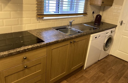 Grantham Cottage | Spacious Detached Bungalow With Ample Parking