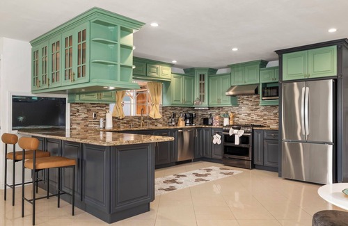 Midway City House | Spacious DISNEY Magic home with Pool-Spa-GameRoom-Billard in Midway