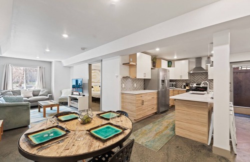 Old Town North Condo | Spacious Dog-Friendly Jewel | Old Town North